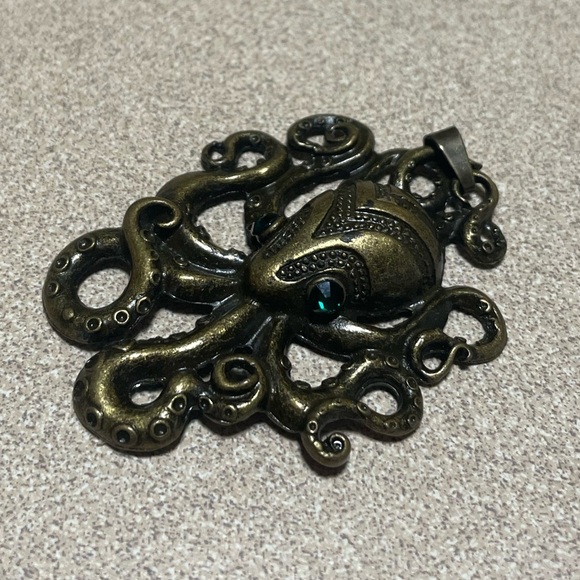 Brass Detailed Octopus With Flashy Emerald Eyes Pendant - Picture 3 of 5
